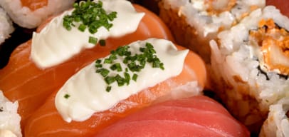 Sushis saumon / fromage / ciboulette